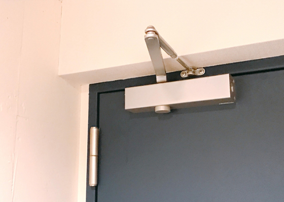 ドアクローザー