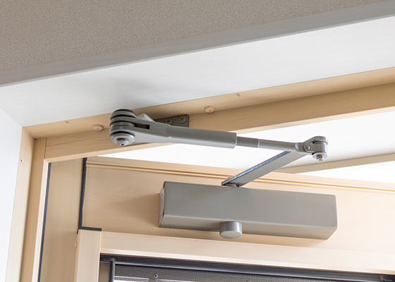 ドアクローザー｜交換・修理対応【鍵屋カギ丸名古屋本部】の画像