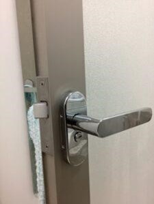 交換した浴室のレバー